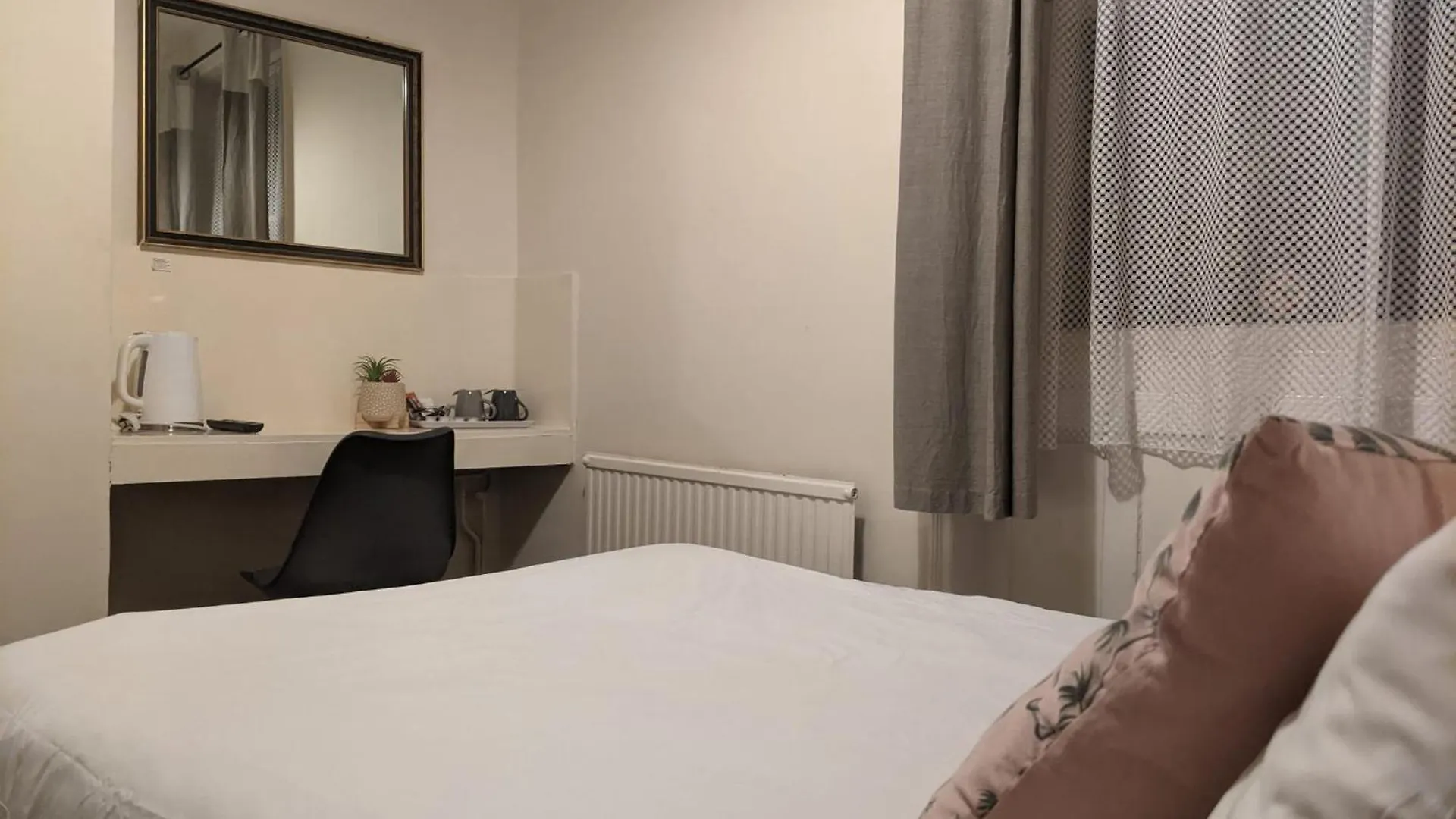 Relax Inn Guest House Brighton 3*,
